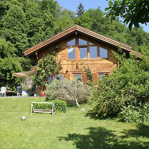 Holzhaus Im Gruenen Bed & Breakfast